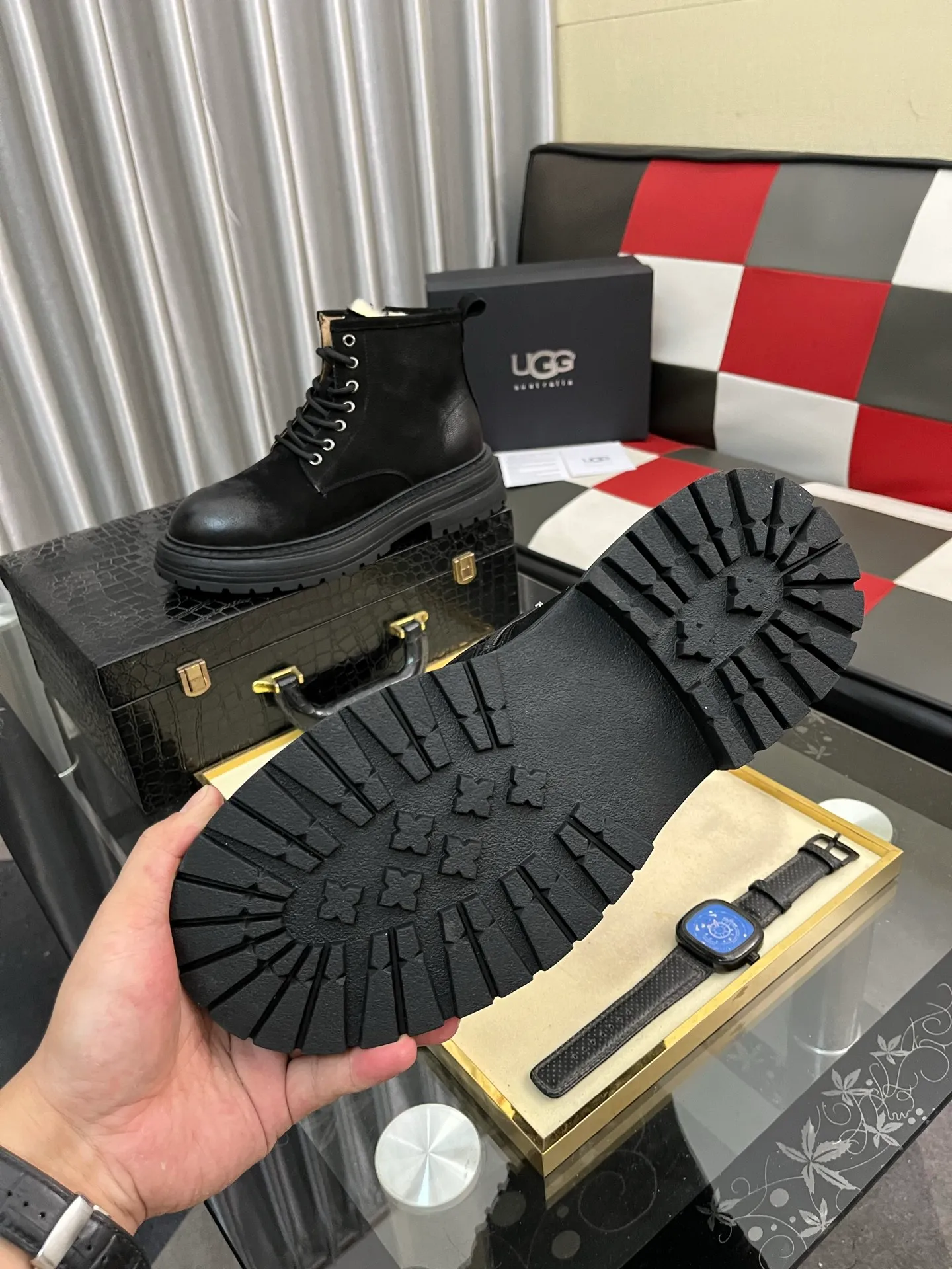 Men's Men's Shoes 💰660⌚️⌚️New UGG fur-integrated men's simple and fashionable snow shoes. The most worth buying at the end of this year are warm casual shoes. Whether you are out and about at home, their comfortable and warm performance will be your most suitable fashion companion! The material is cowhide upper and imported wool is used inside. Two layers of cowhide for warmth and comfort! The eva+ rubber patch outsole is cushioned, wear-resistant, and has good elasticity. It is light and wear-resistant, comfortable and soft, and the new simple cut is more fashionable. It has both practicality and fashion sense, so you no longer have to worry about how to match it in winter, while still maintaining fashionable taste. High-quality genuine wool produced in Dongguan. The material depends on the details! Size: 38-39-40-41-42-43-44-45